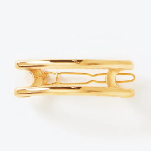 Each jewels Melanie Barrette